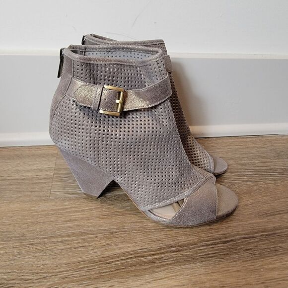 Pelle Moda Kori Perforated Wedge Heel Open Toe Brushed Metallic Bootie Size 7.5 - Picture 2 of 9